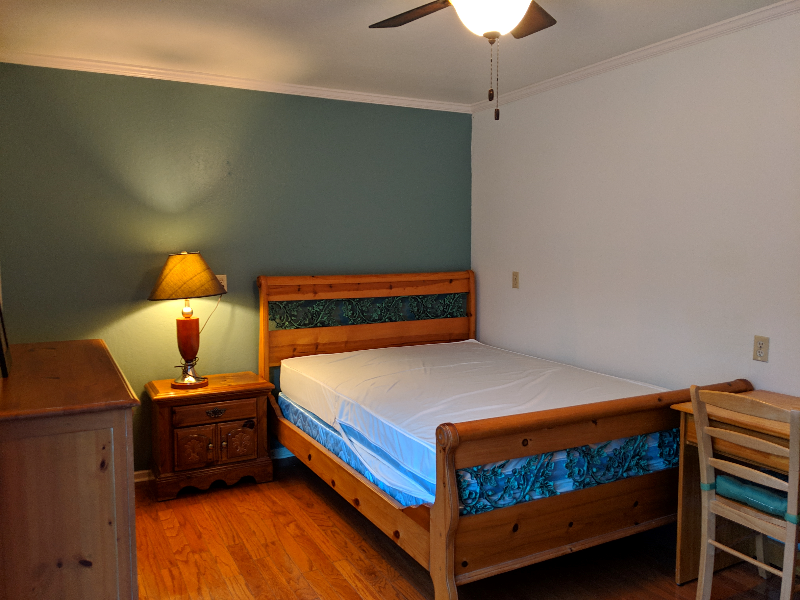 1195 Yosemite Ave - Photo 2 of 15