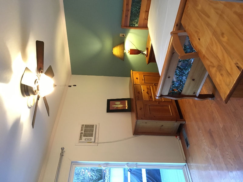 1195 Yosemite Ave - Photo 6 of 15