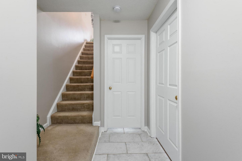 200 Barrie Pl - Photo 2 of 22
