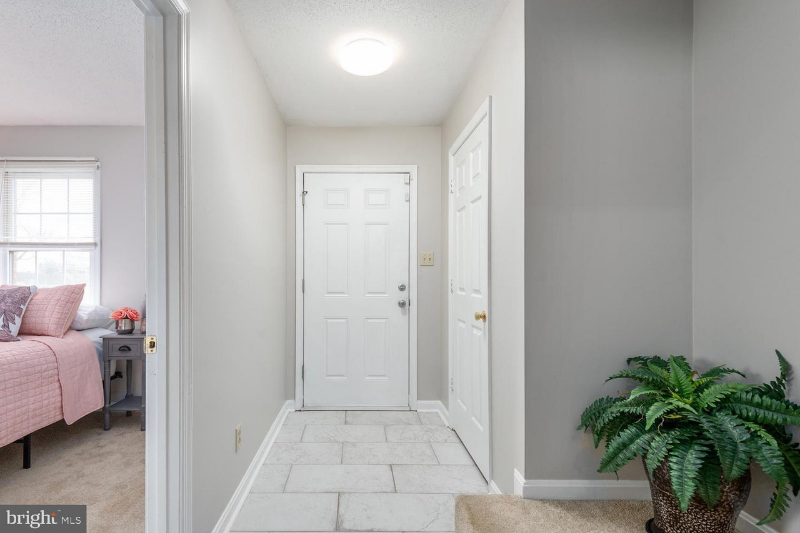 200 Barrie Pl - Photo 3 of 22