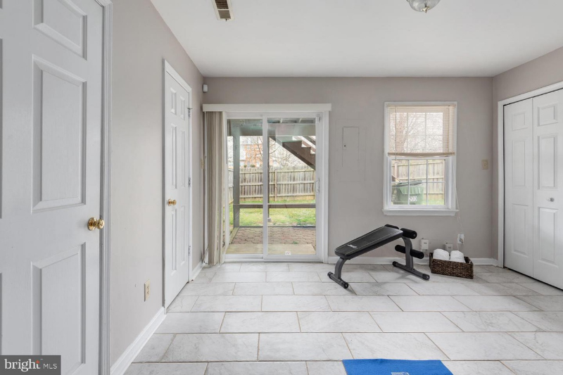 200 Barrie Pl - Photo 6 of 22