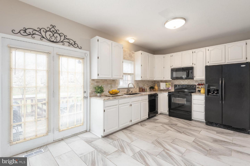 200 Barrie Pl - Photo 7 of 22
