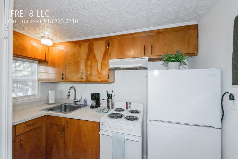 1227 1/2 S Gary Ave - Photo 4 of 7