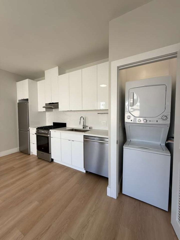 2942 Franklin St #14 - Photo 2 of 12