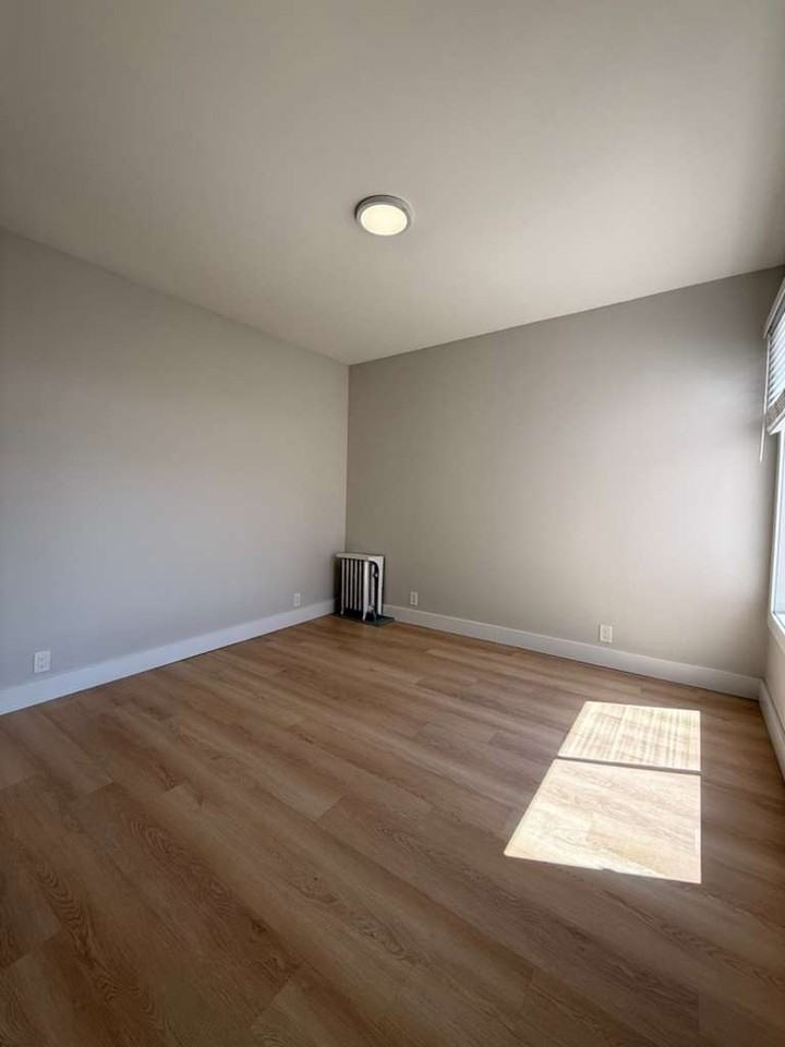 2942 Franklin St #14 - Photo 4 of 12