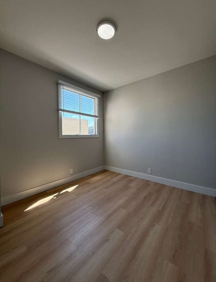 2942 Franklin St #14 - Photo 6 of 12
