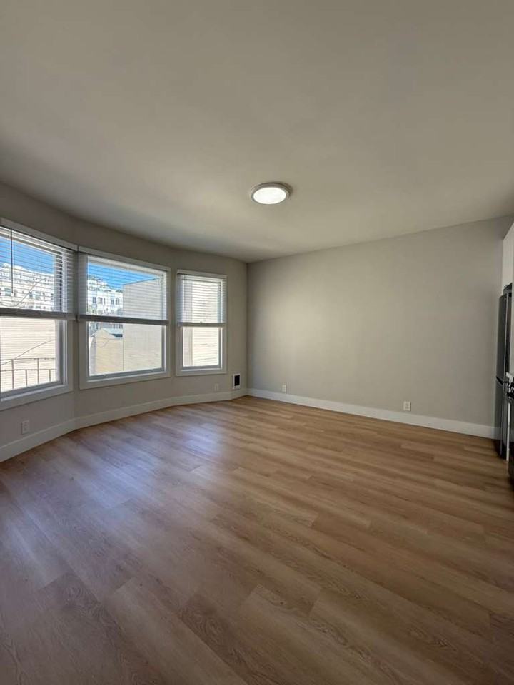 2942 Franklin St #14 - Photo 7 of 12