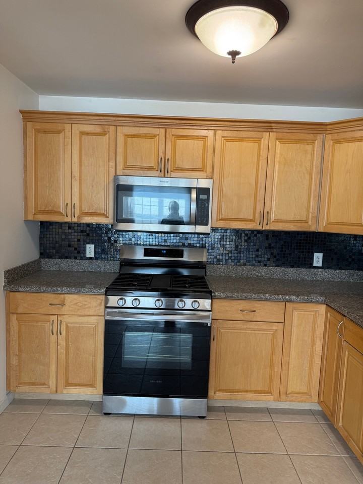 241 Union St #301 - Photo 4 of 15