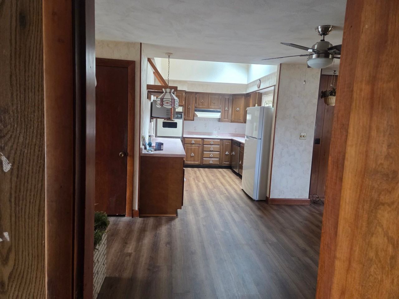 28 Burt St - Photo 5 of 11