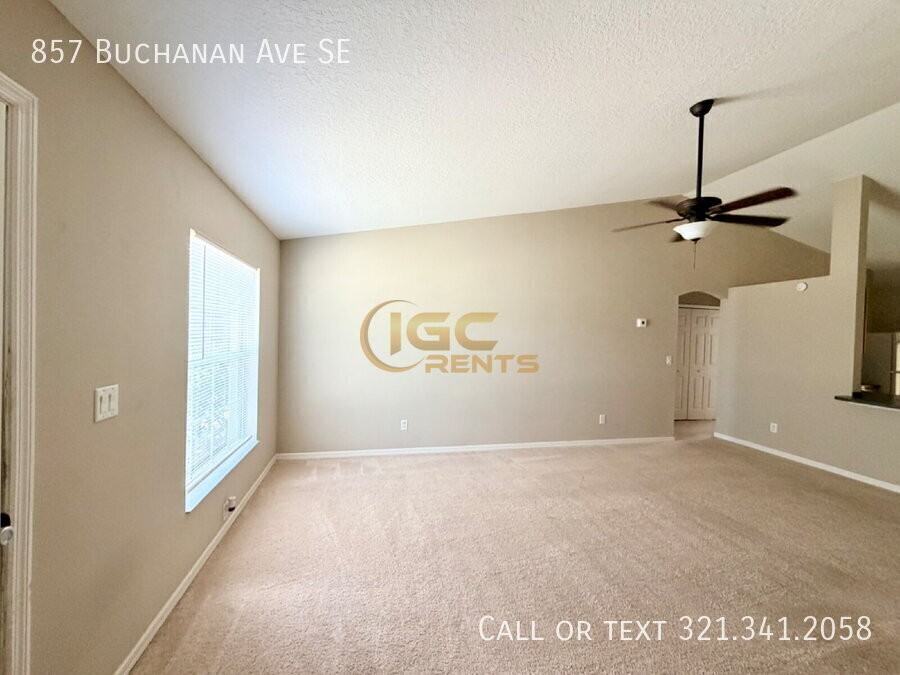 857 Buchanan Ave Se - Photo 2 of 17