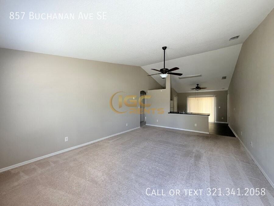 857 Buchanan Ave Se - Photo 4 of 17