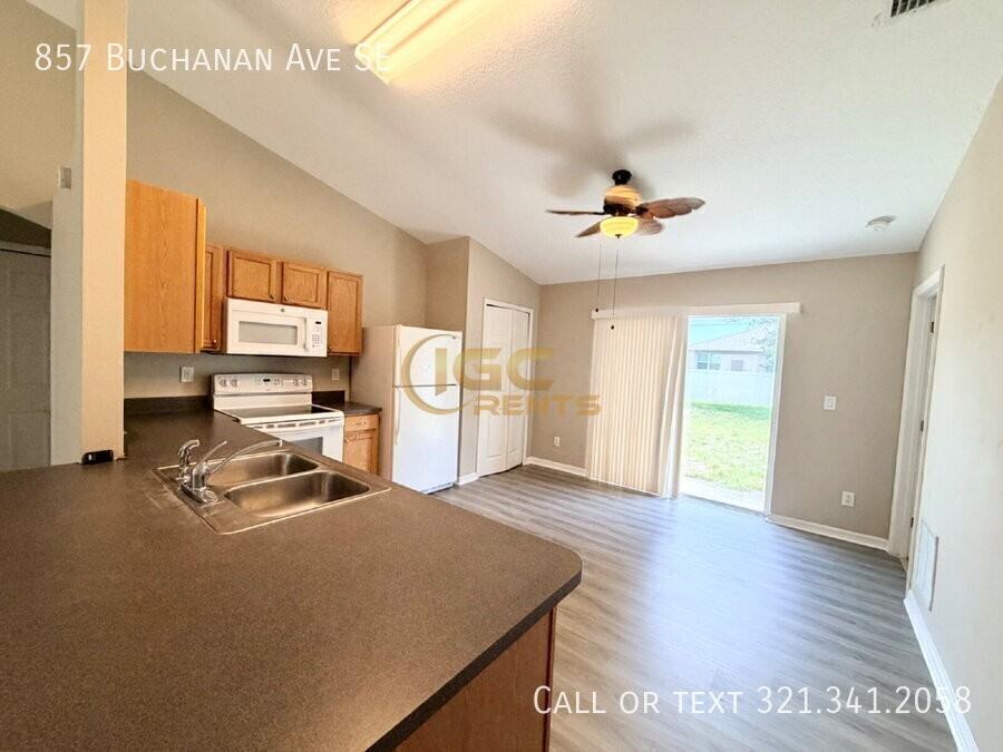 857 Buchanan Ave Se - Photo 6 of 17