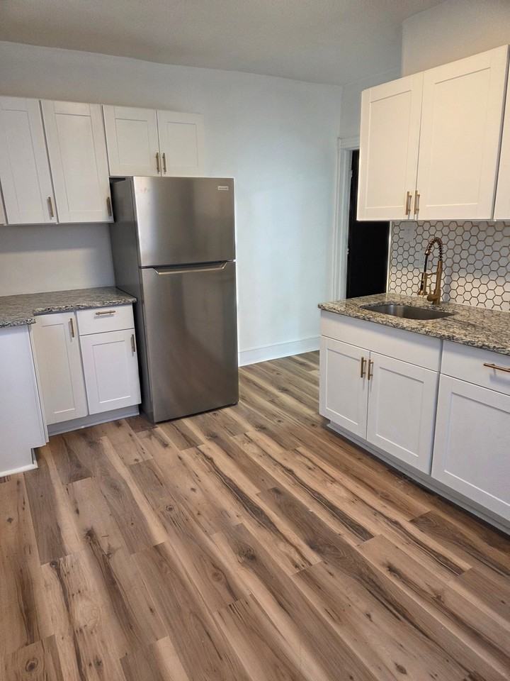 5767 N Beechwood St - Photo 4 of 11