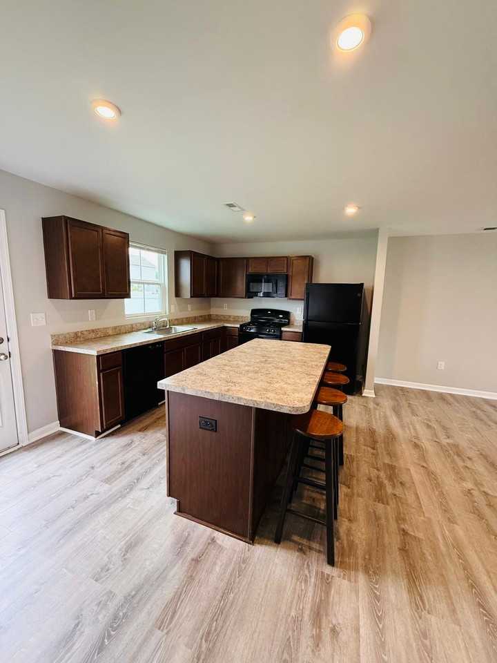 30068 Moorings Reach - Photo 6 of 31