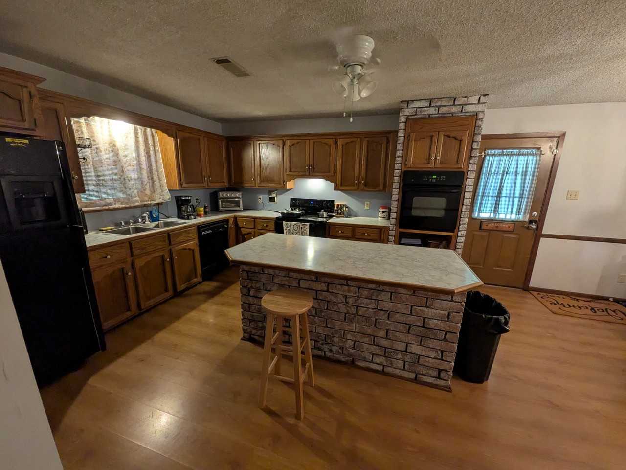 7760 Westlake Rd - Photo 3 of 11