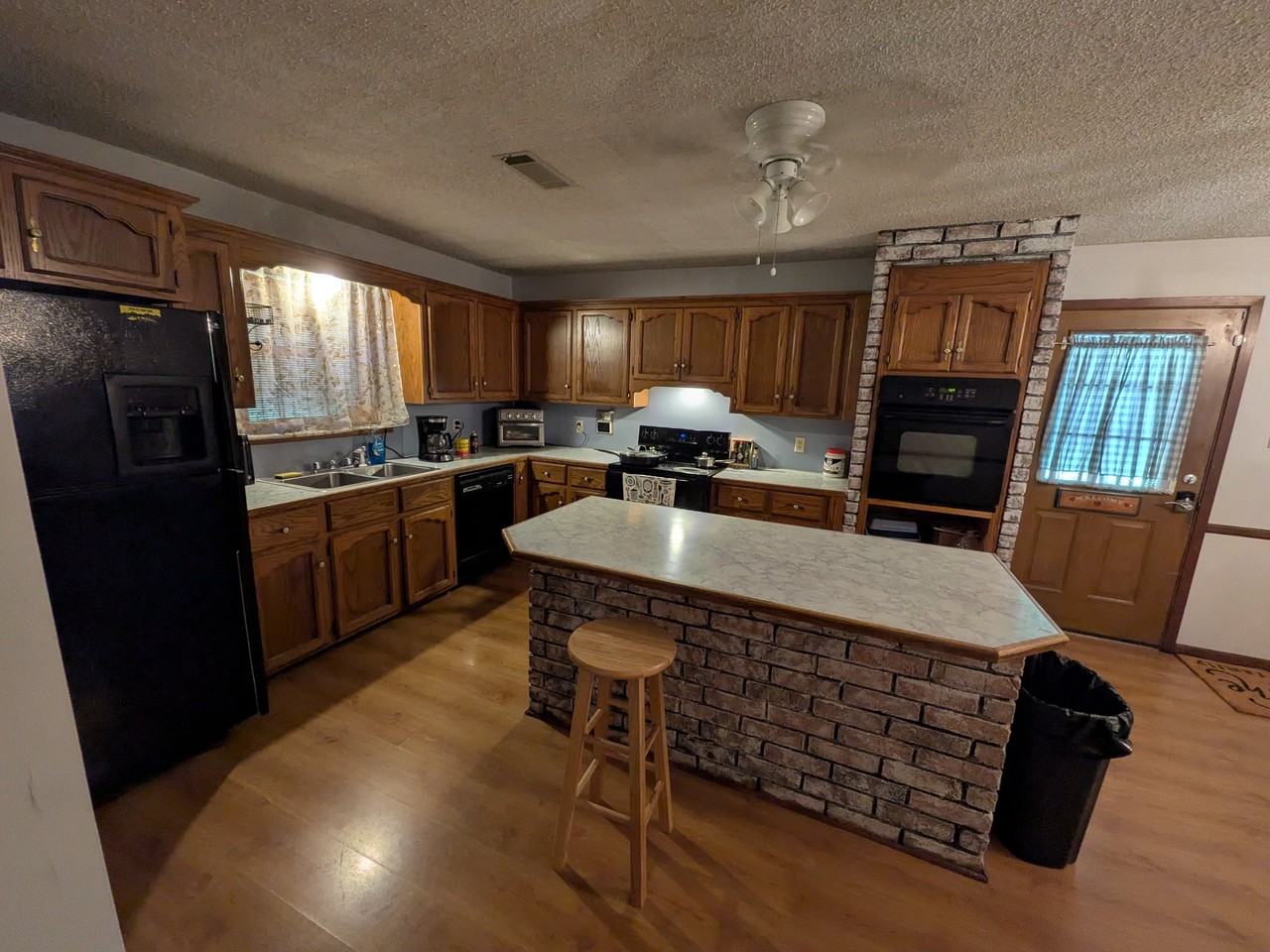 7760 Westlake Rd - Photo 4 of 11