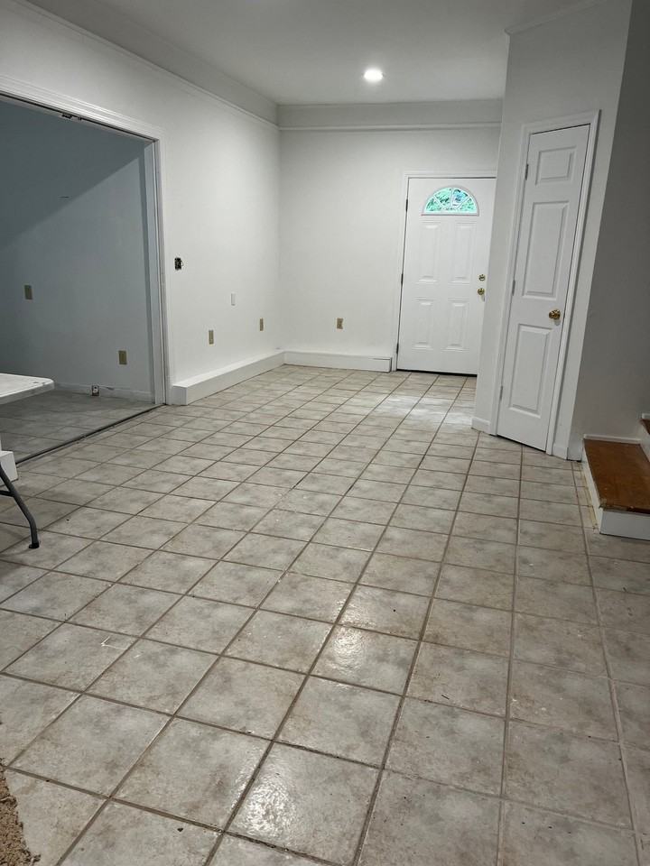 12848 Farm Pond Ln - Photo 2 of 15