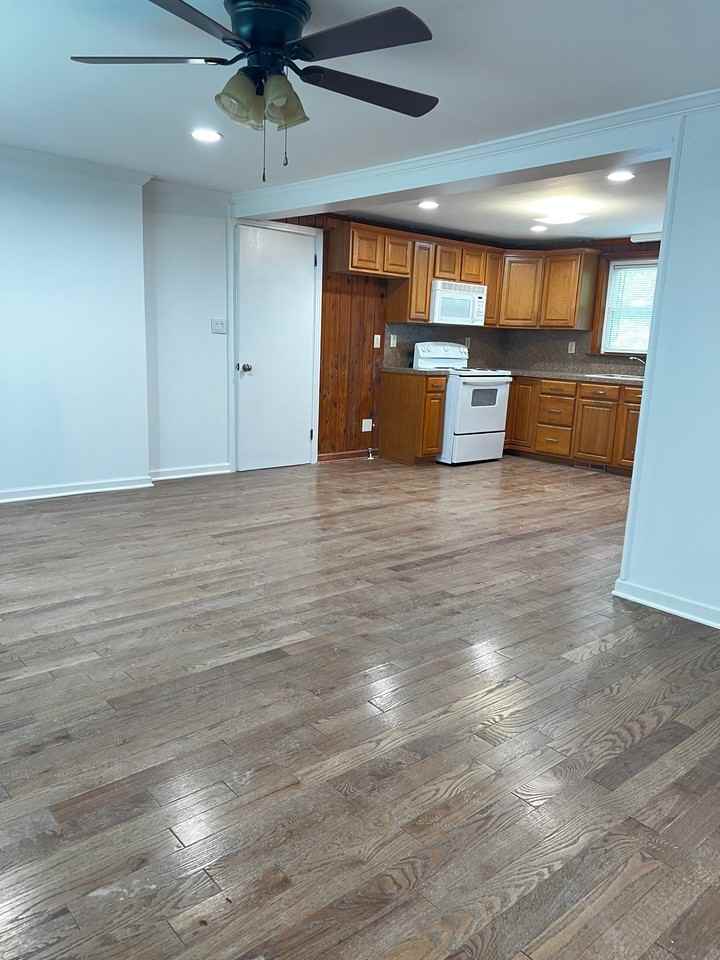 12848 Farm Pond Ln - Photo 5 of 15