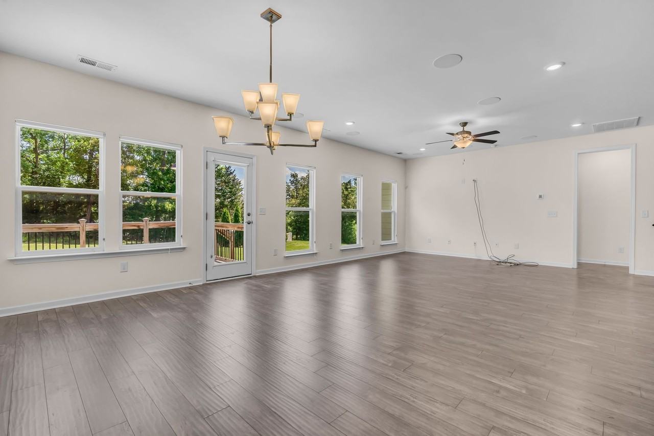 633 Castle Rd - Photo 4 of 20