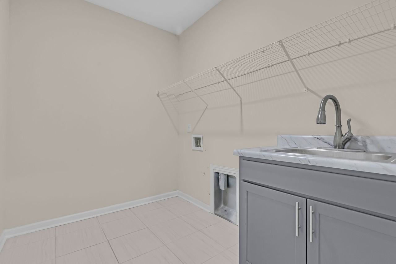 633 Castle Rd - Photo 7 of 20