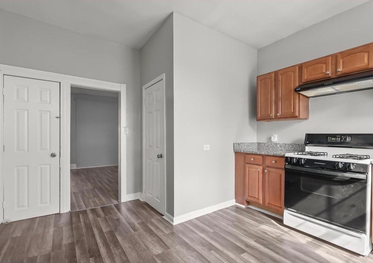 1 N Clinton St - Photo 6 of 13