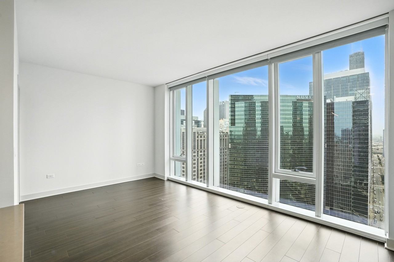 317 W Wolf Point Plz - Photo 2 of 19