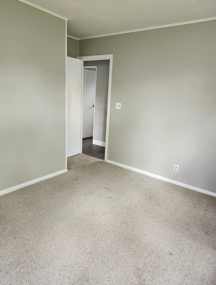 2707 Ridge Ave - Photo 2 of 12