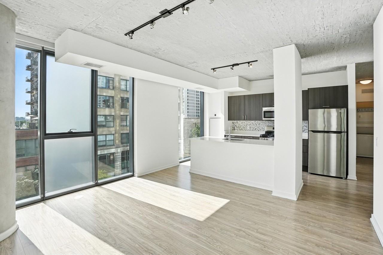 1335 S Wabash Ave - Photo 2 of 18