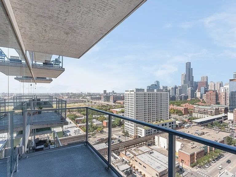 1335 S Wabash Ave - Photo 5 of 18