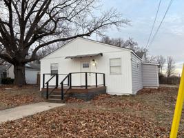 featured image of 301 W 14th St