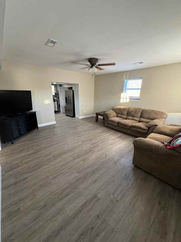 301 W 14th St - Photo 5 of 12