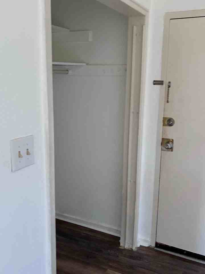 801 Greenway Ct - Photo 6 of 16