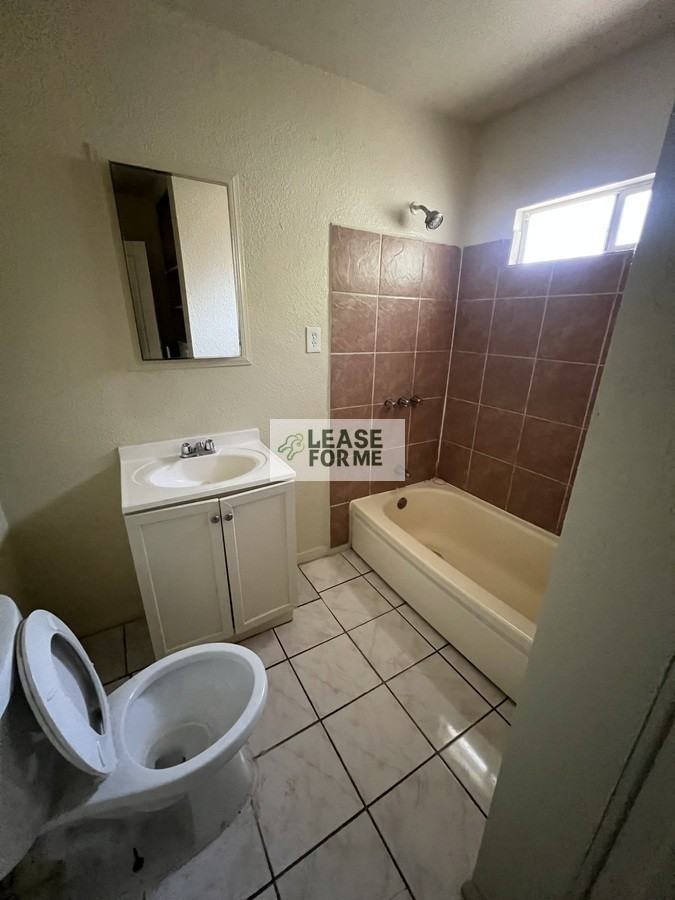 6124 Middleton St - Photo 4 of 37