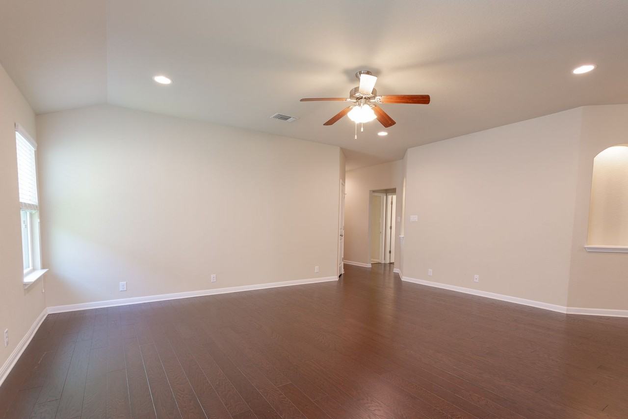 11604 Yeadon Way - Photo 5 of 31