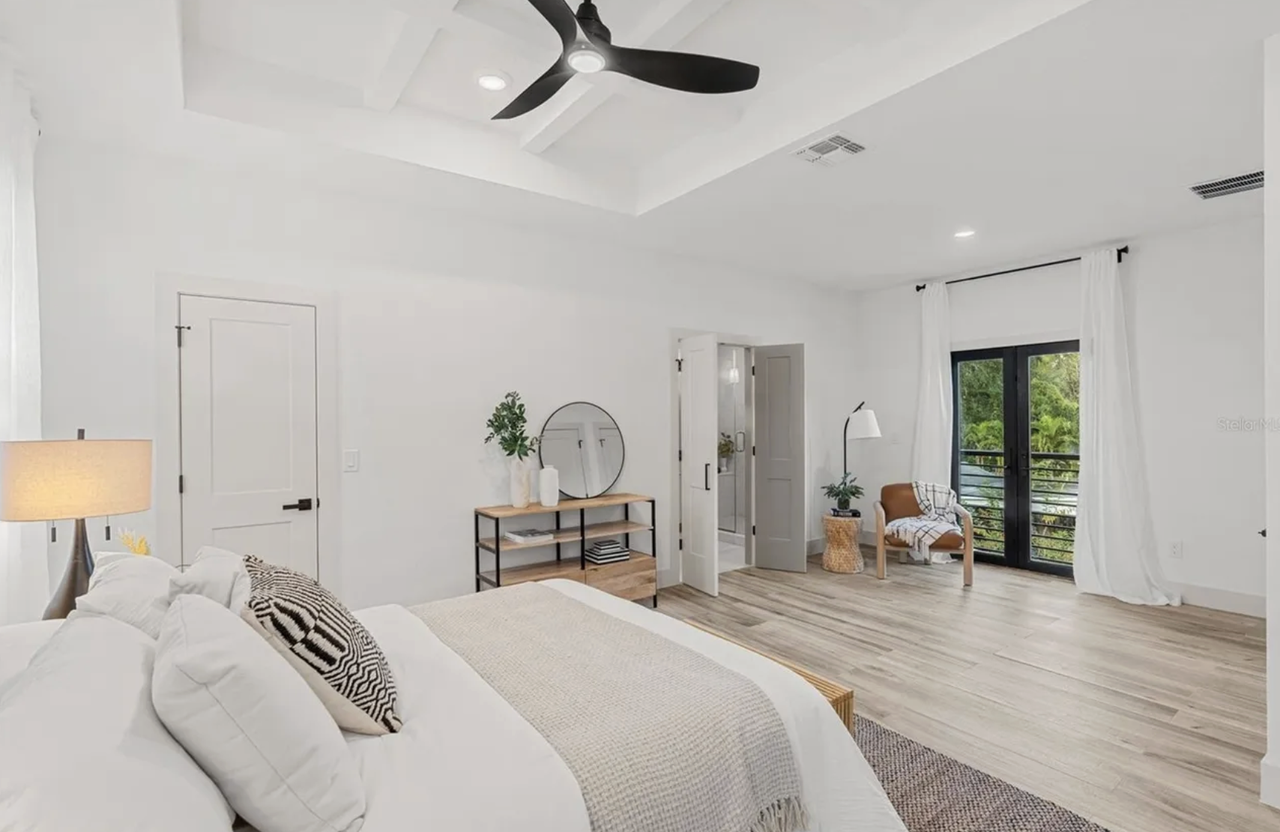 726 Ellwood Ave - Photo 4 of 17