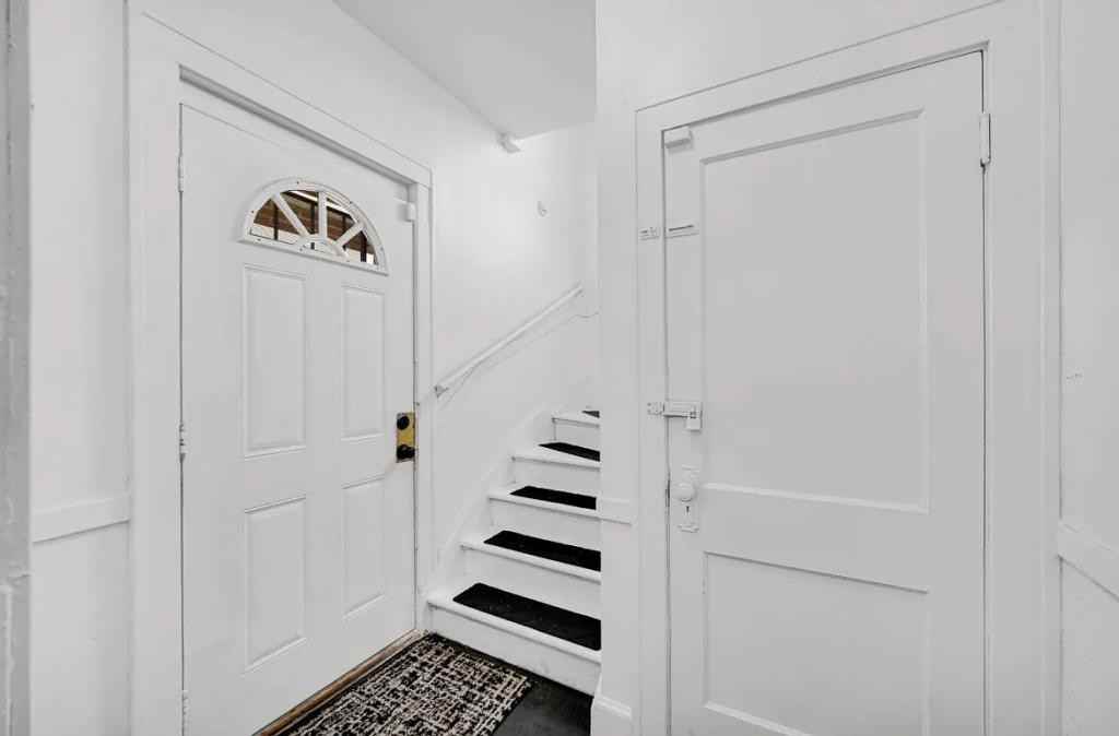 1319 Marshall St #2F - Photo 2 of 9