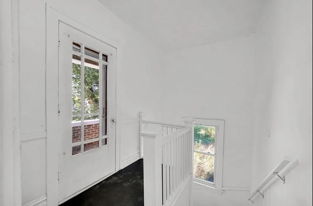 1319 Marshall St #2F - Photo 3 of 9