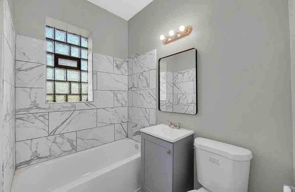 1319 Marshall St #2F - Photo 7 of 9
