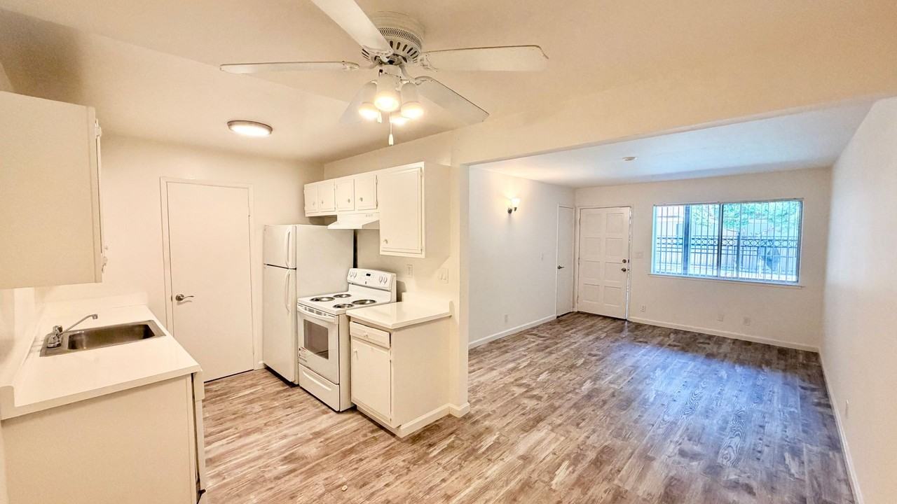 Chiquita Garden Apartments - Photo 4 of 27