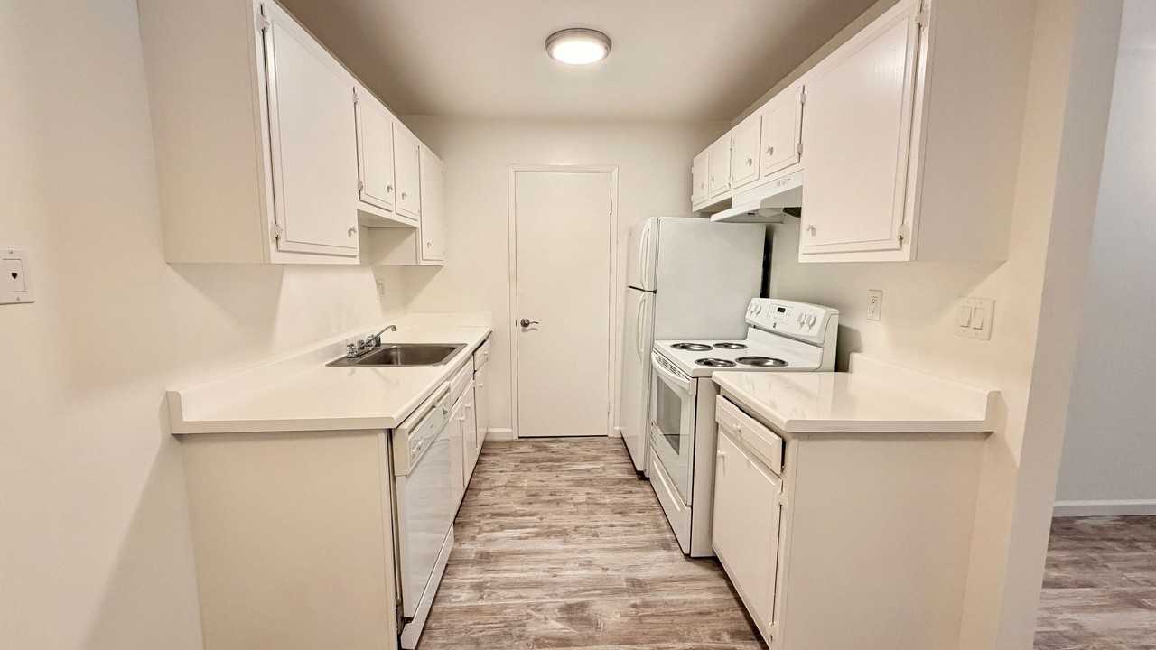 Chiquita Garden Apartments - Photo 5 of 27