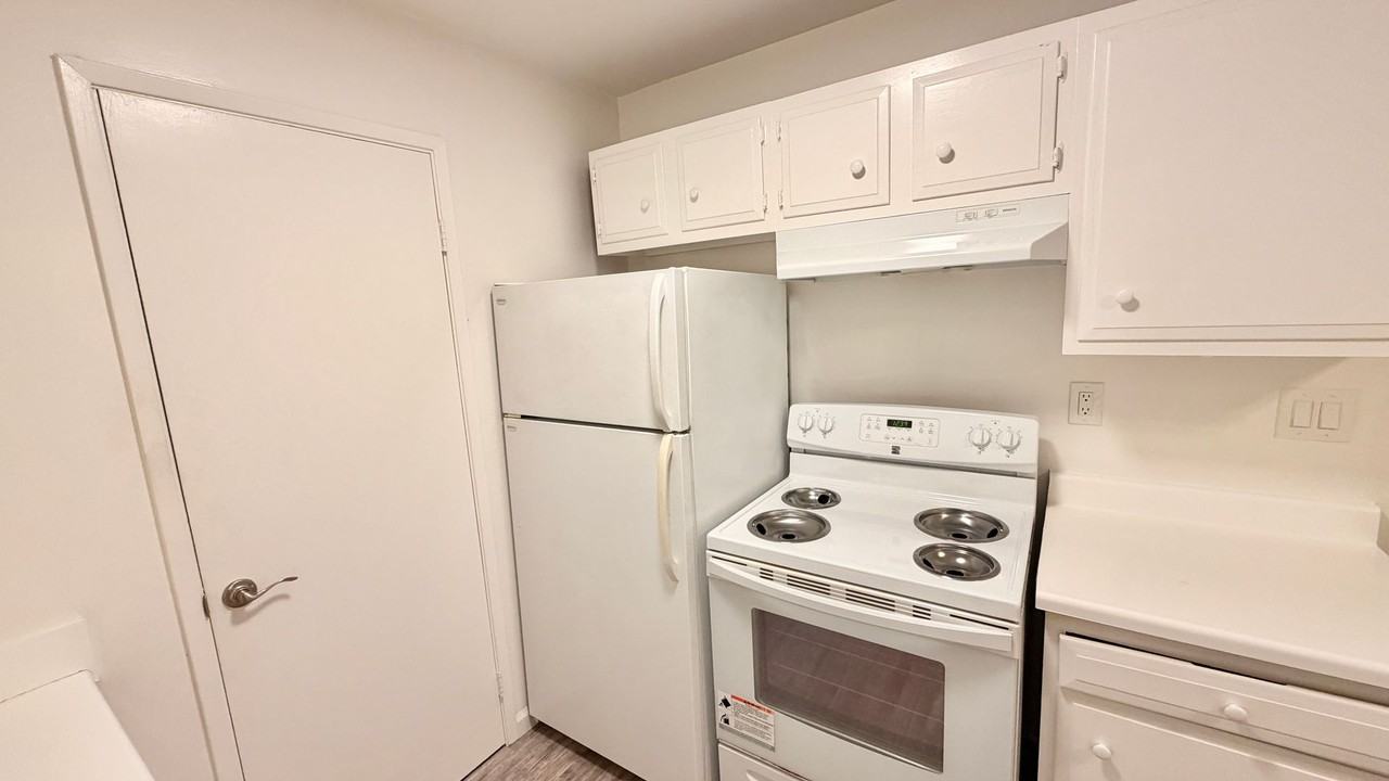 Chiquita Garden Apartments - Photo 6 of 27