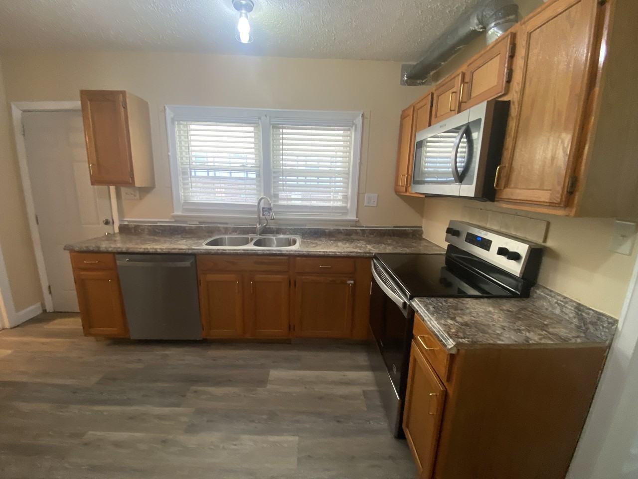 1302 Riddle Ave #NA - Photo 3 of 26