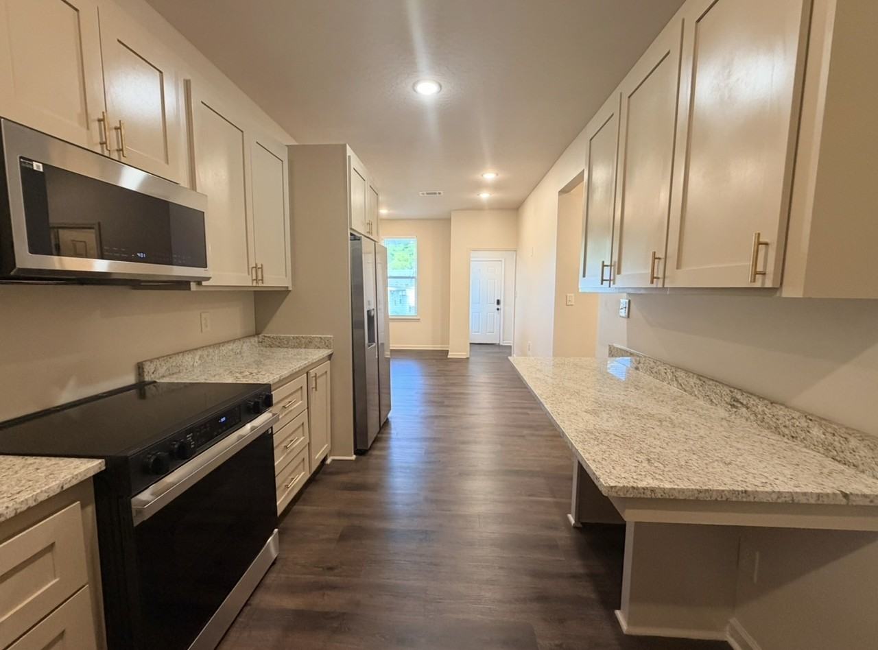 112 Dearborne St #B - Photo 3 of 18