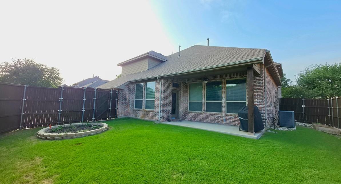 15863 Willowbrook Ln #NA - Photo 4 of 33