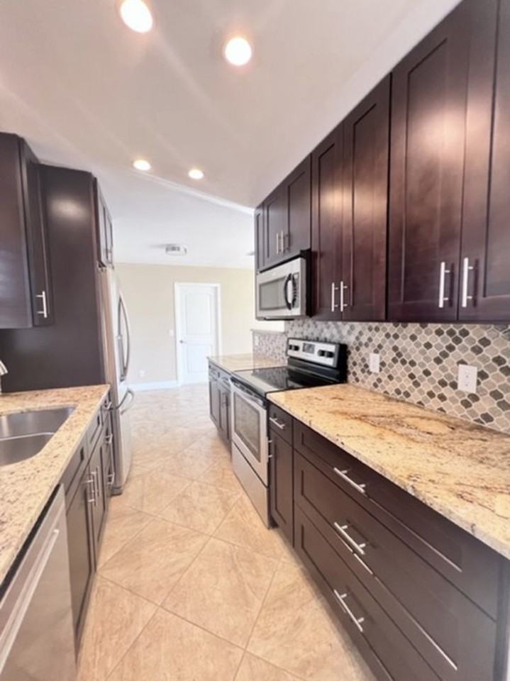 4670 Herman Cir #NA - Photo 4 of 17