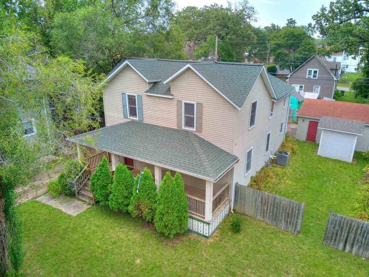 1087 28th St - Photo 3 of 19