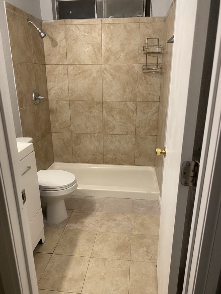 424 W Wilson Ave #A - Photo 6 of 16