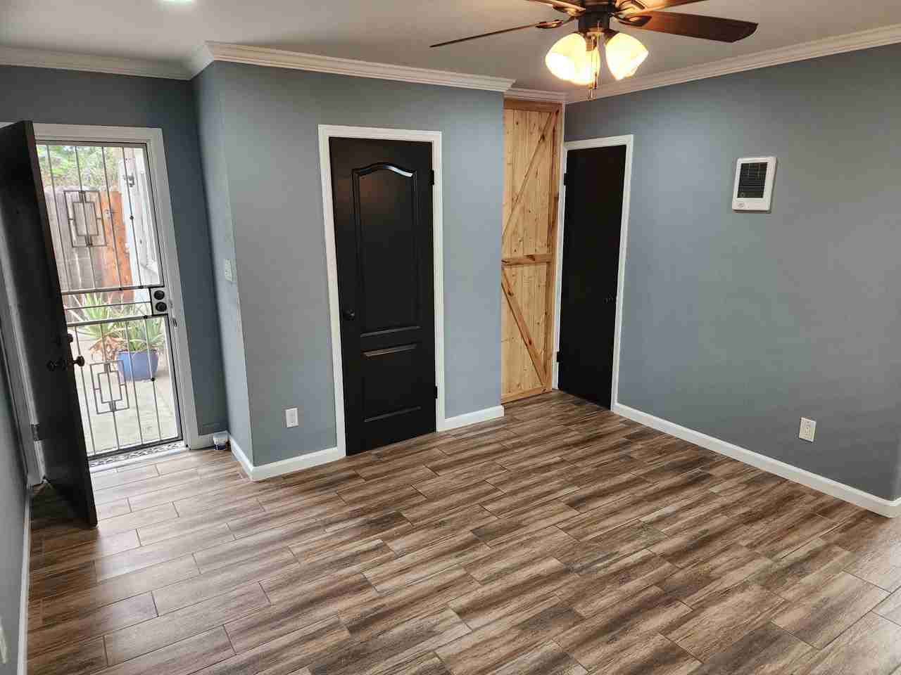 719 S Pine St #719 - Photo 3 of 20