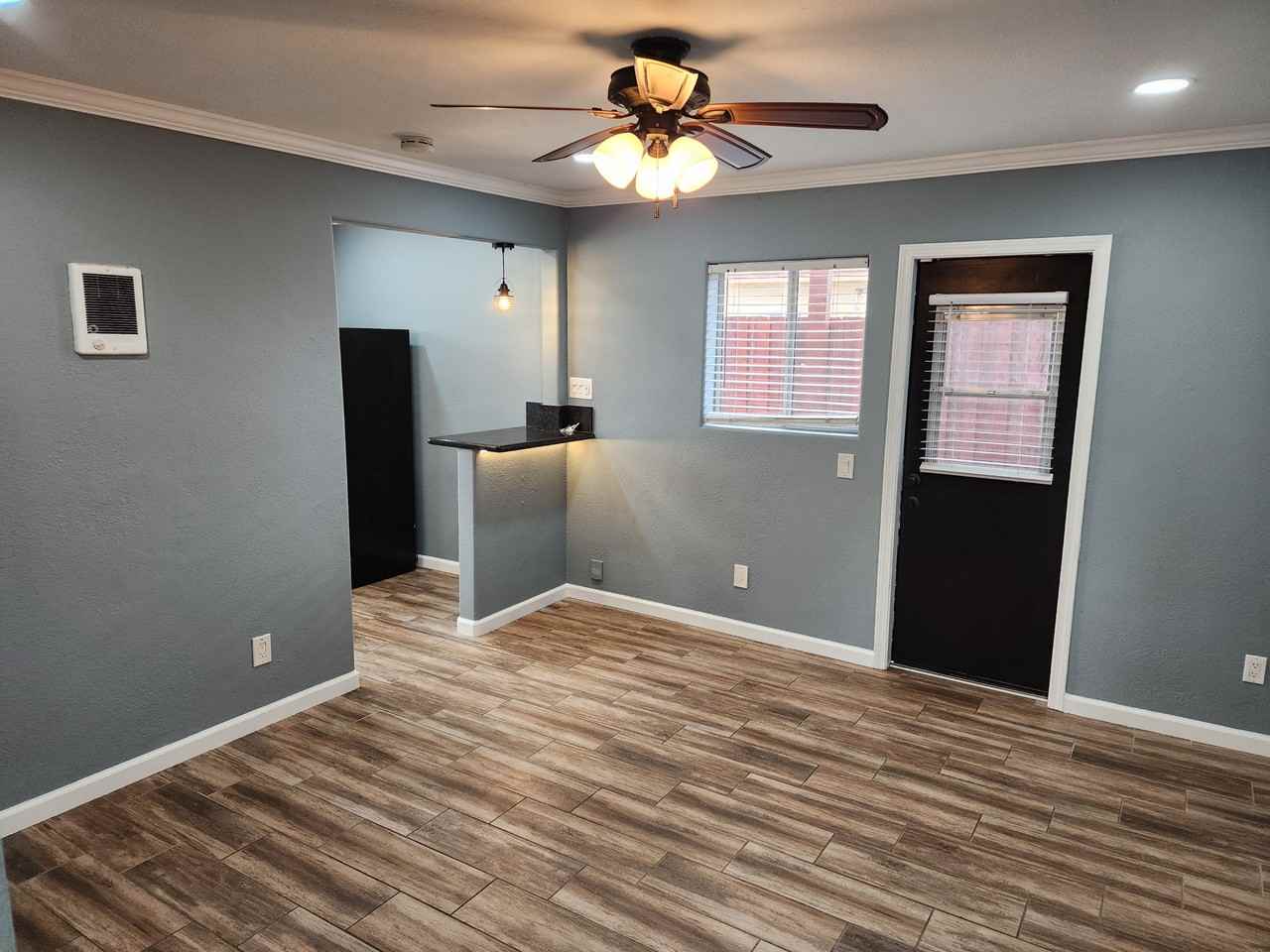 719 S Pine St #719 - Photo 4 of 20