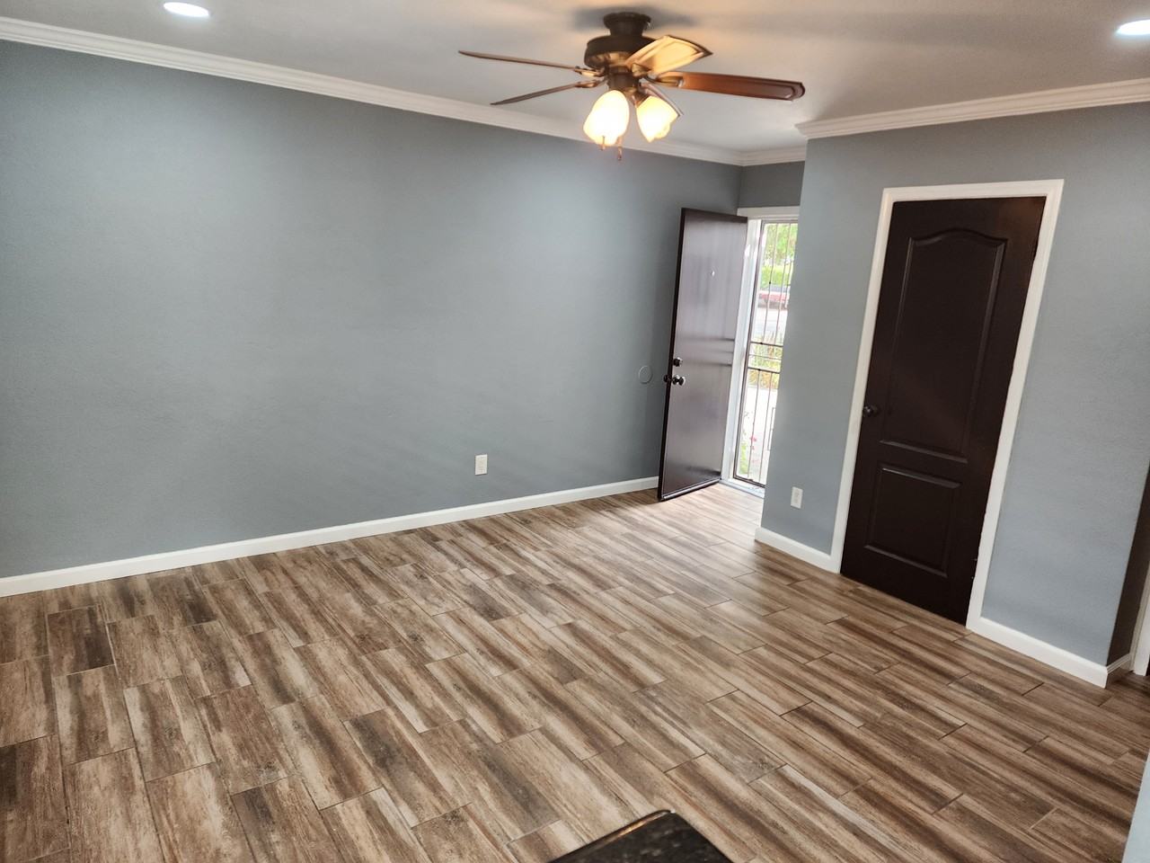 719 S Pine St #719 - Photo 6 of 20